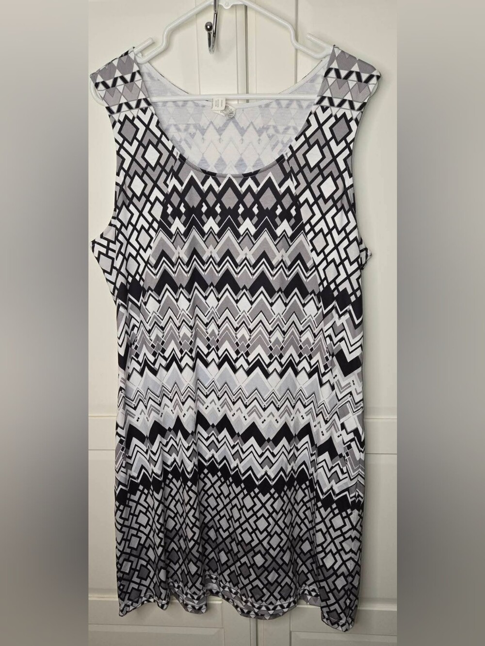 Aventura Clothing Women’s XL Black Gray White Geometric Print Sleeveless Dress